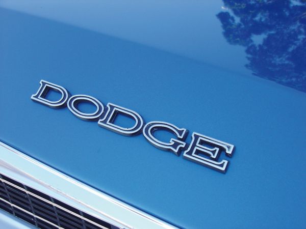 Logotipo Dodge ficou mais discreto no capô